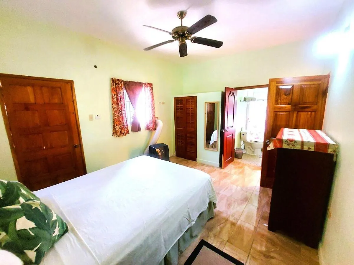 Stoney Gate Cottage -Cozy Green Bungalow With Wifi, Ac And Tv Negril Jamaica