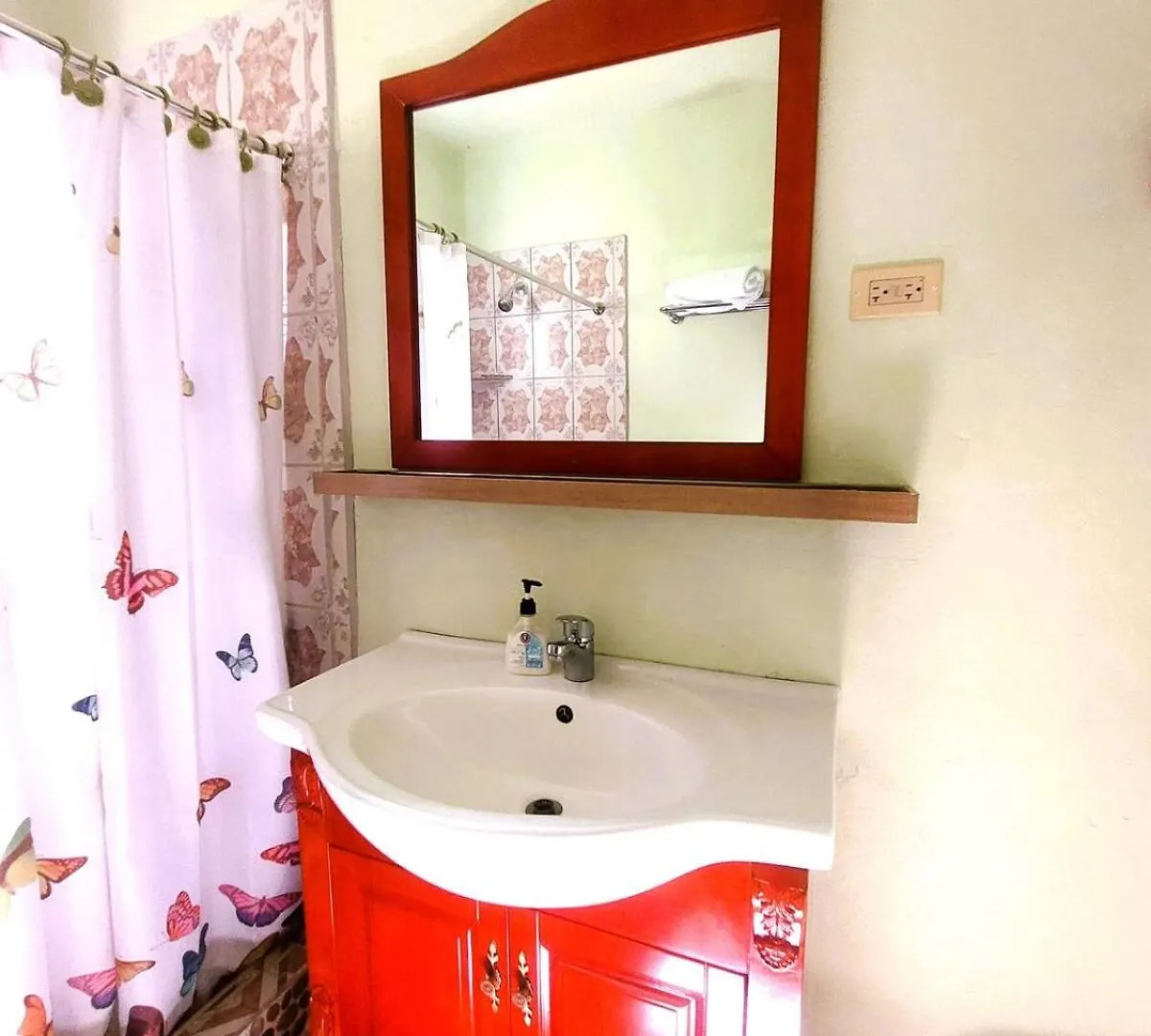 Stoney Gate Cottage -Cozy Green Bungalow With Wifi, Ac And Tv Negril 0*,