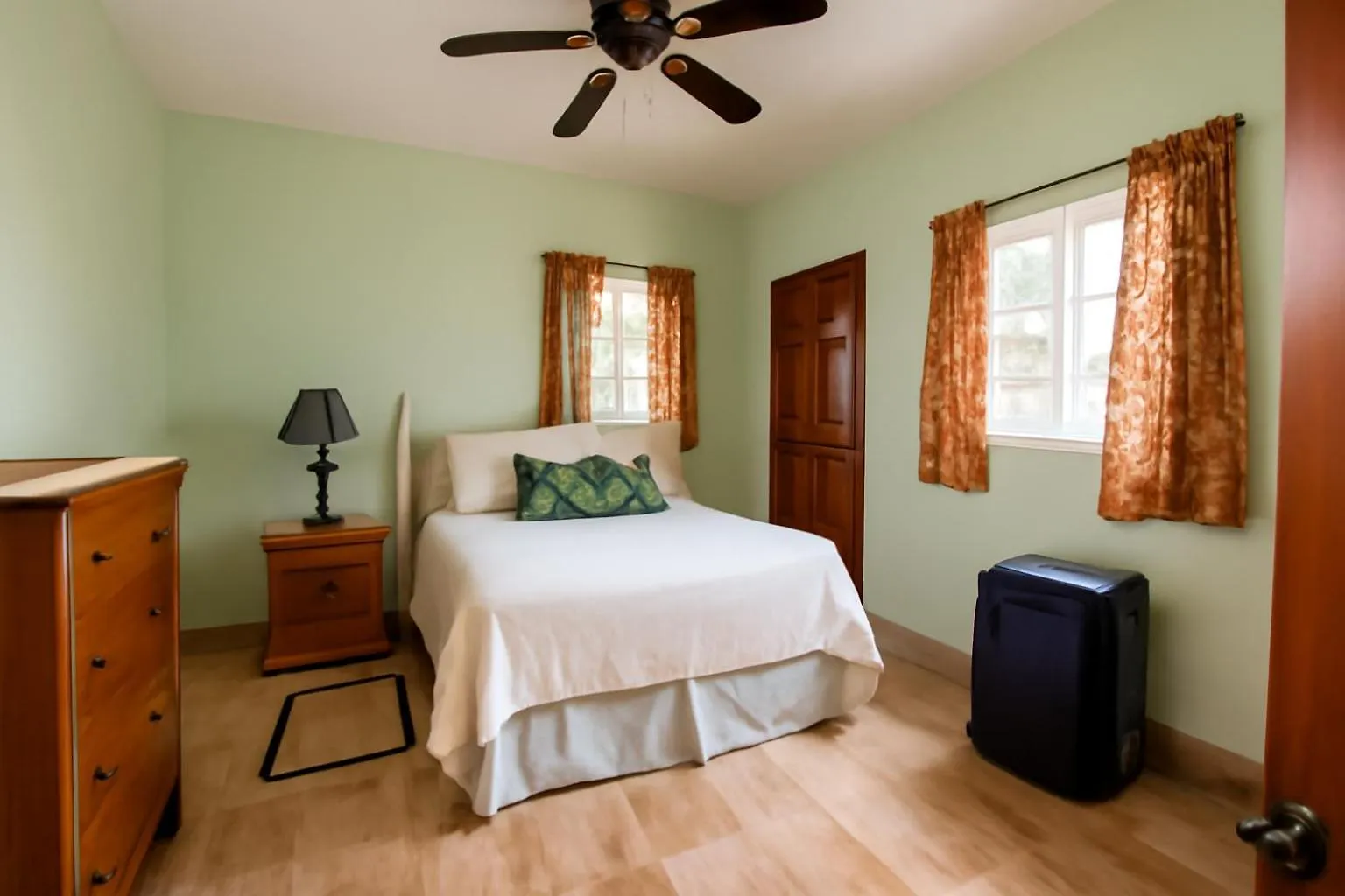 Stoney Gate Cottage -Cozy Green Bungalow With Wifi, Ac And Tv Negril